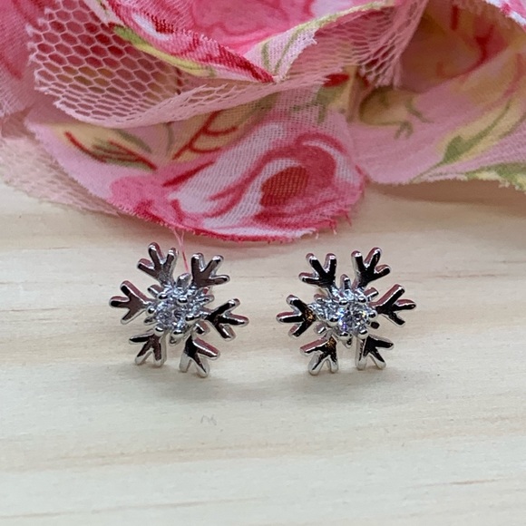 Sterling Silver 925 Christmas Snowflake Earrings - Picture 2 of 5